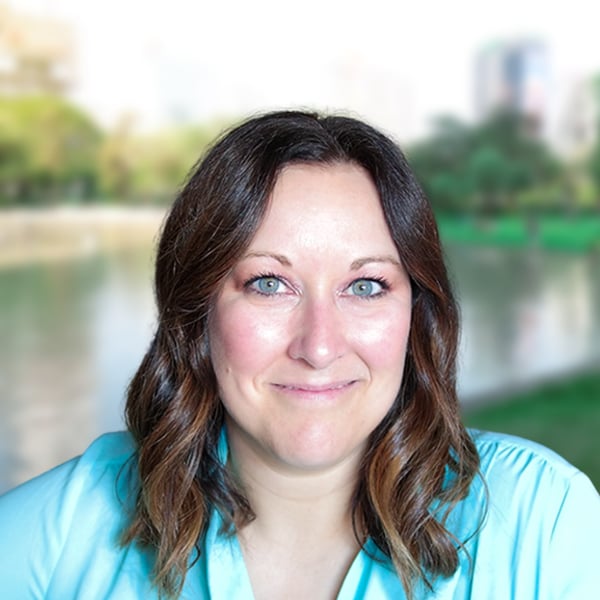 Caryn headshot